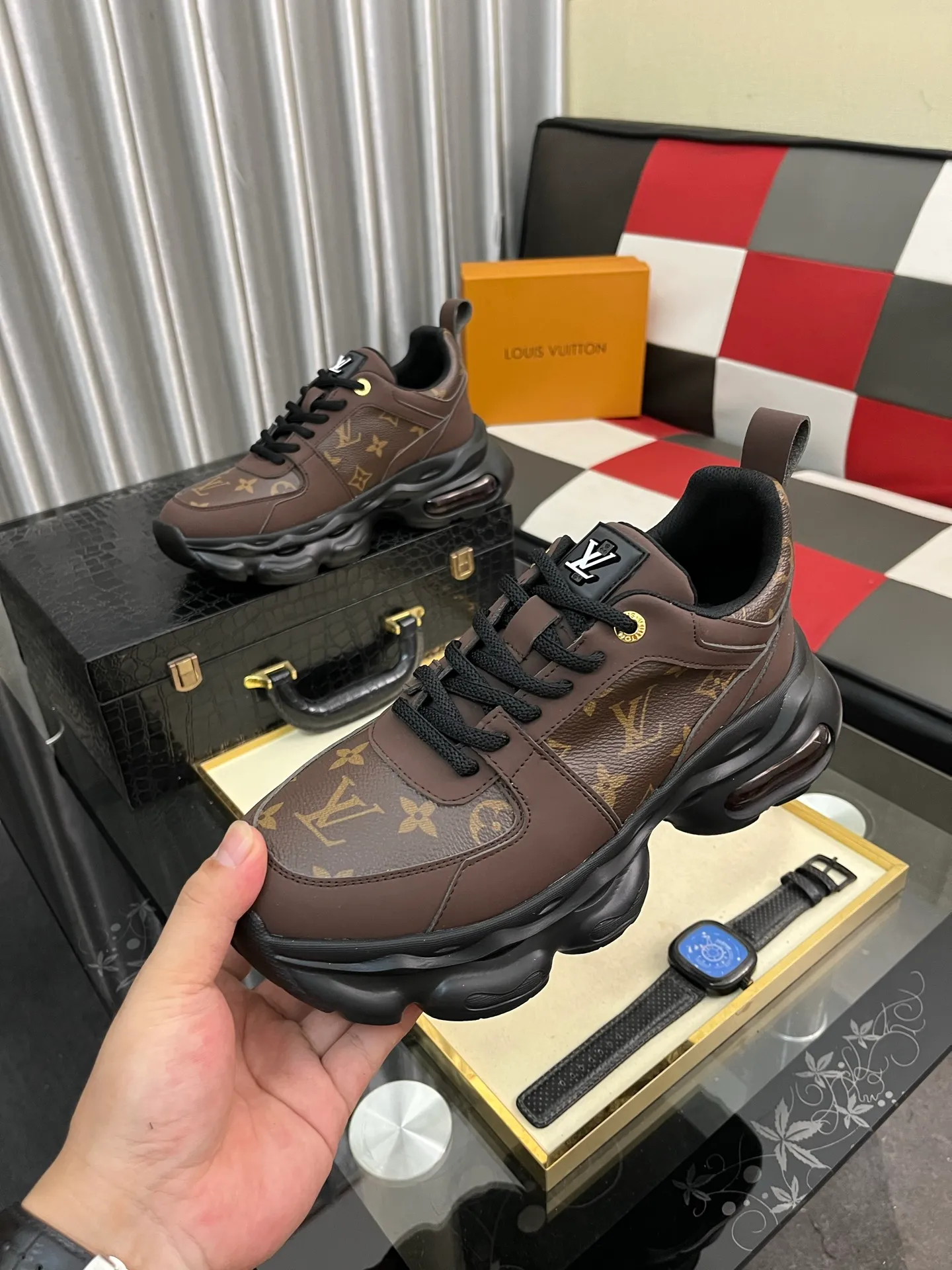 Men's shoes 💰458⌚️⌚️LV Louis Vuitton. The latest trendy casual shoes are popular in physical stores in sizes 38-44. New spring and summer comfortable imported custom original cowhide, unique jacquard fabric element design. Paired with sheepskin lining, Lv original bottom, [taiyang][taiyang] high-end packaging and high quality💪Details determine the quality, you can enter and leave the counter at will, welcome to compare🇮🇹